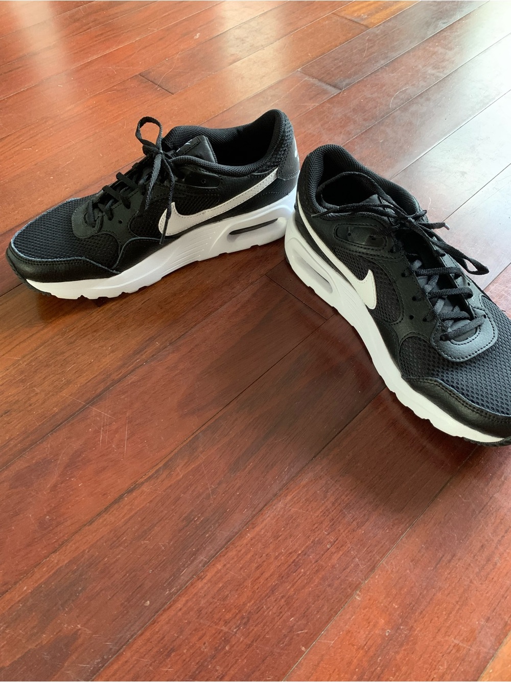 Nike Air-Black/White Womens Size 8